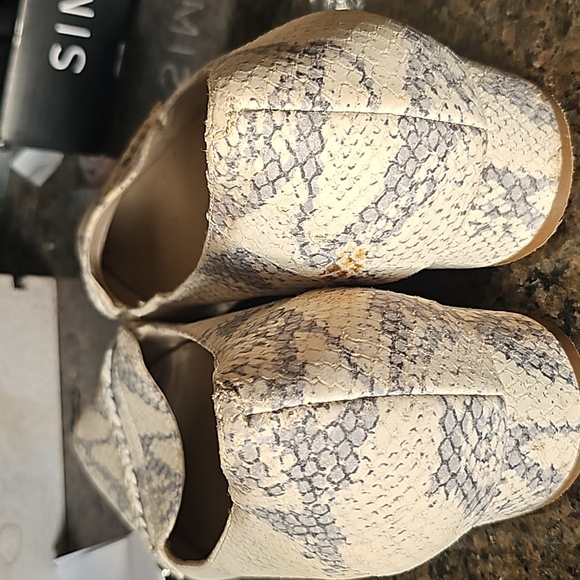 Cole Hann women's Snake print heeled flats - Picture 5 of 5